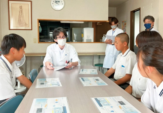 地域の中学生が工場見学に来訪